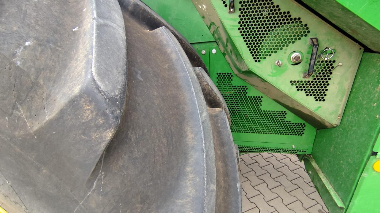 John Deere T560 HM Rear