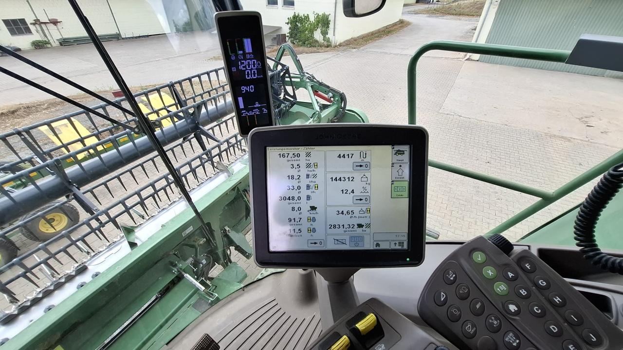 John Deere T560 HM Front