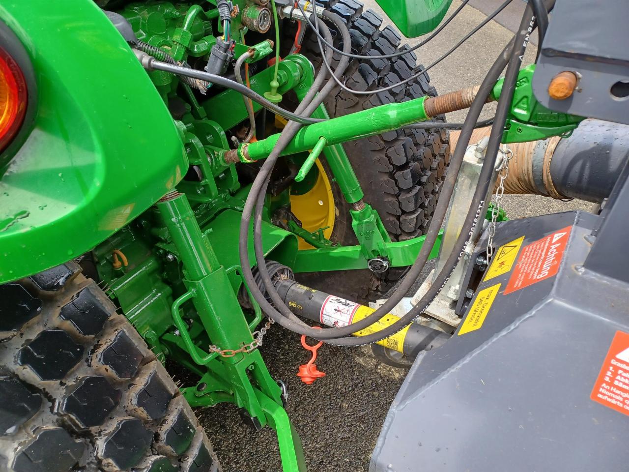 John Deere 3046R Rear