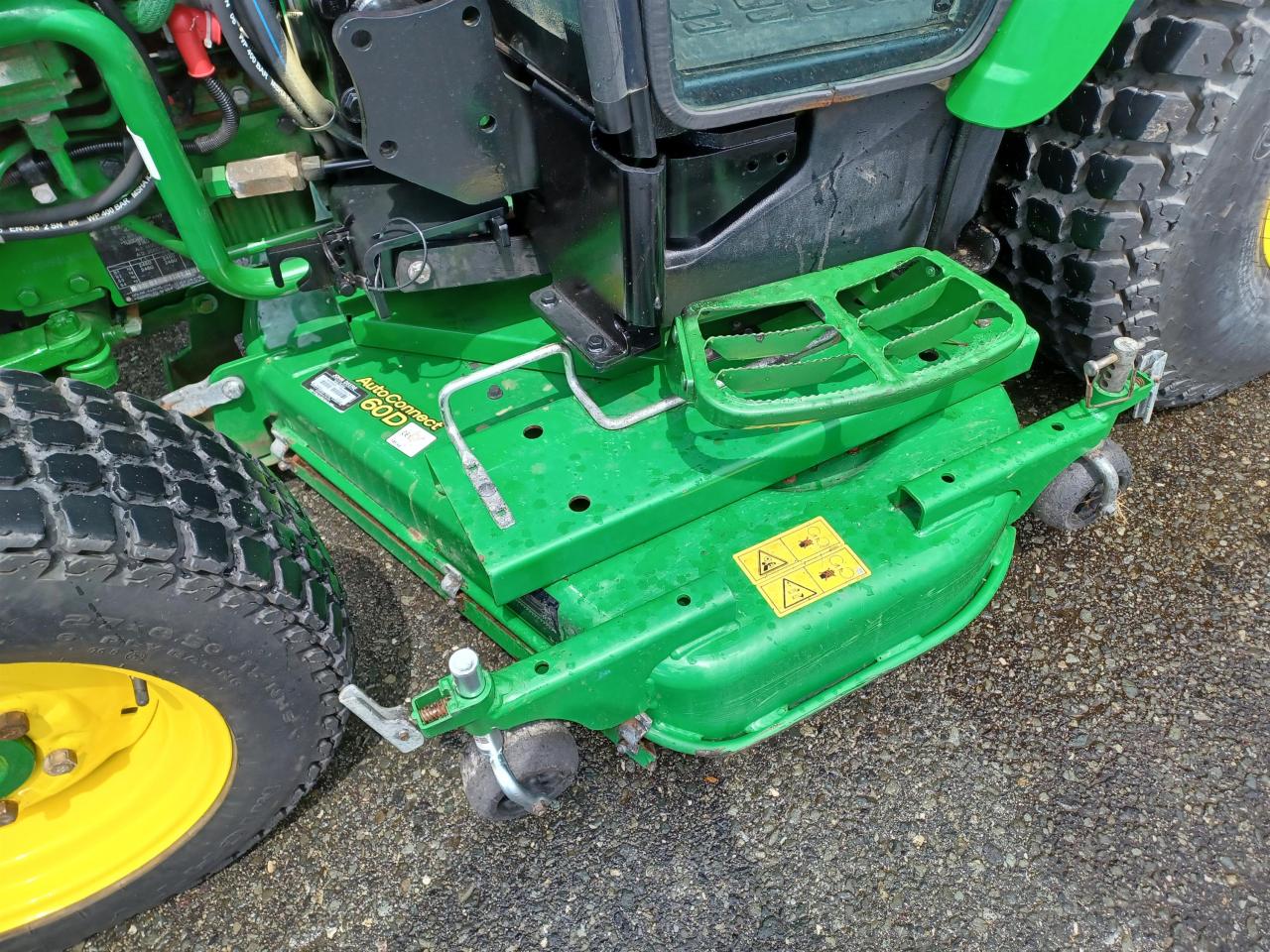 John Deere 3046R Rear