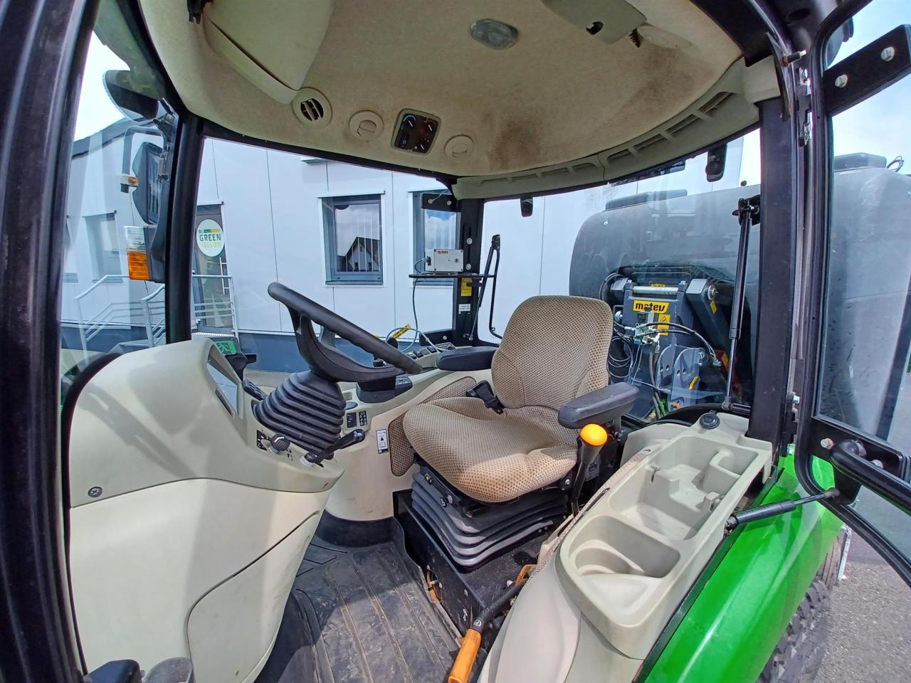 John Deere 3046R Rear