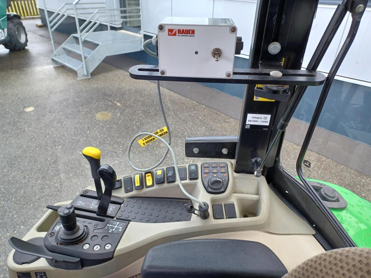 John Deere 3046R Rear
