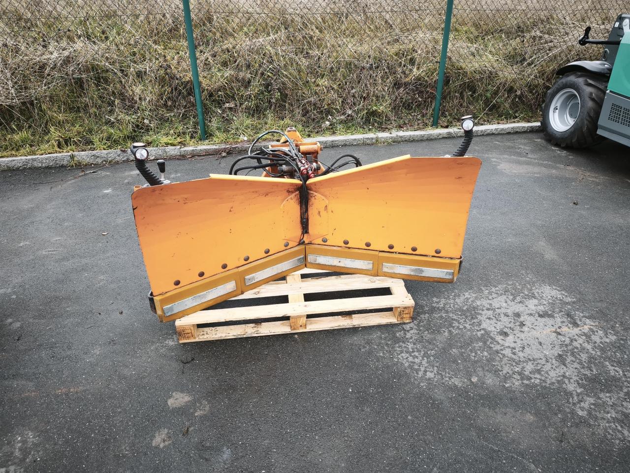 John Deere 3046R Rear
