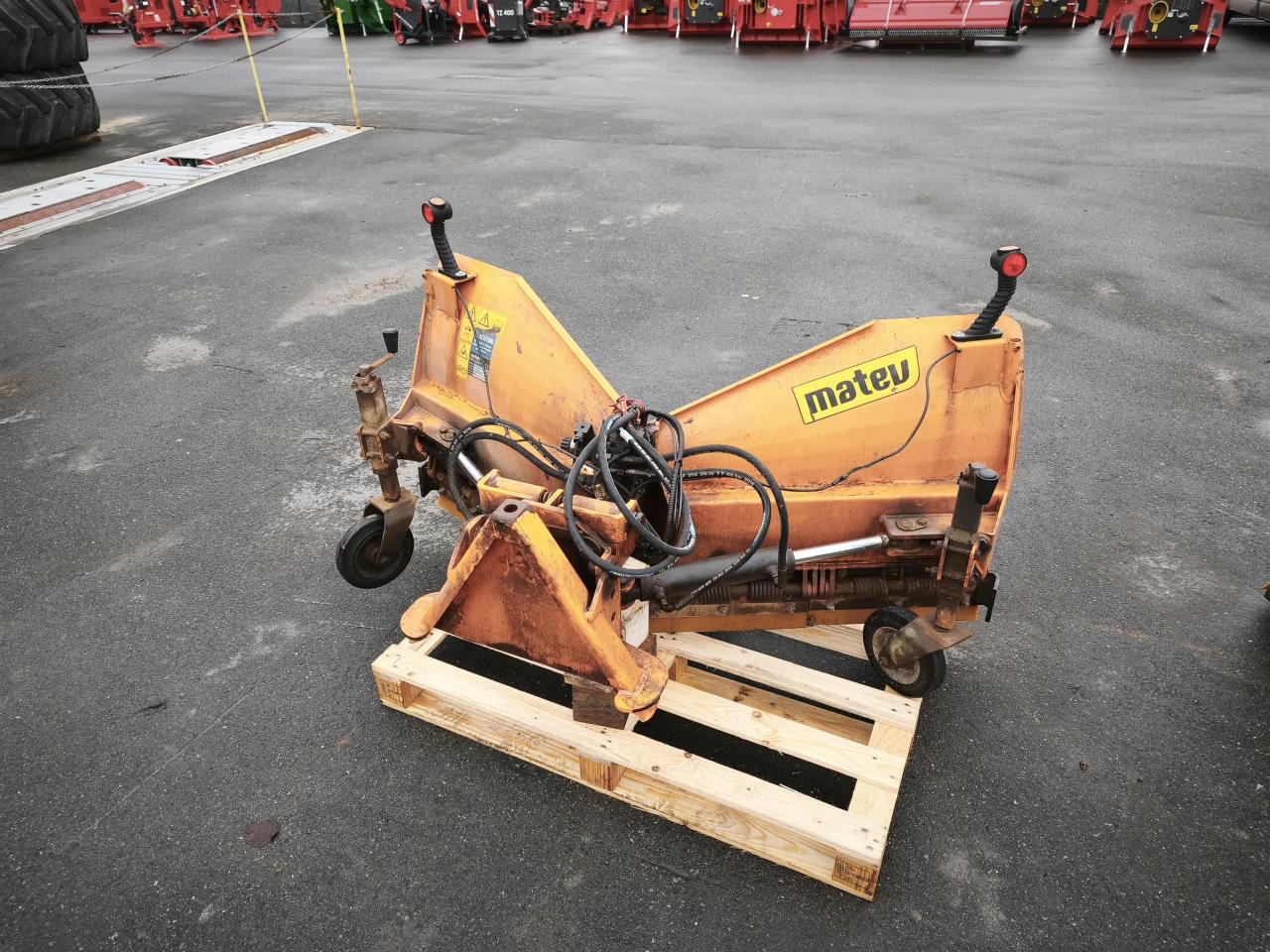 John Deere 3046R Rear