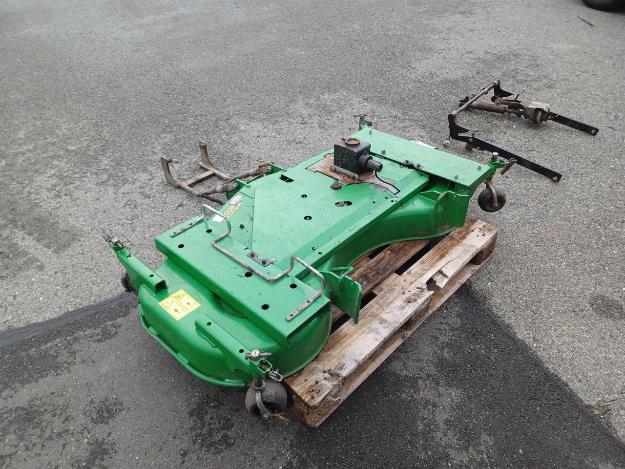 John Deere 3046R Rear