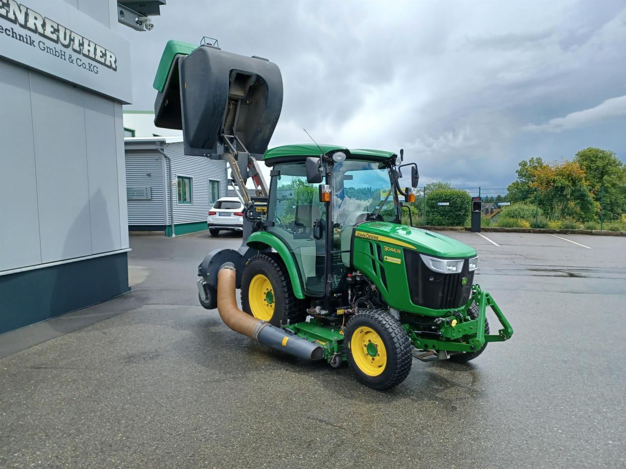John Deere 3046R Aerial