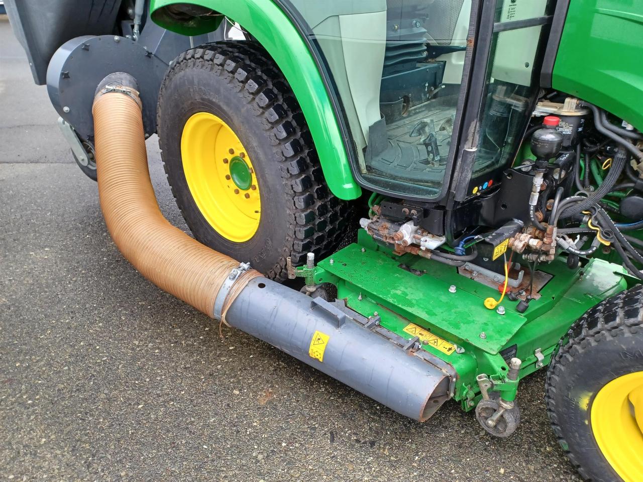 John Deere 3046R Rear