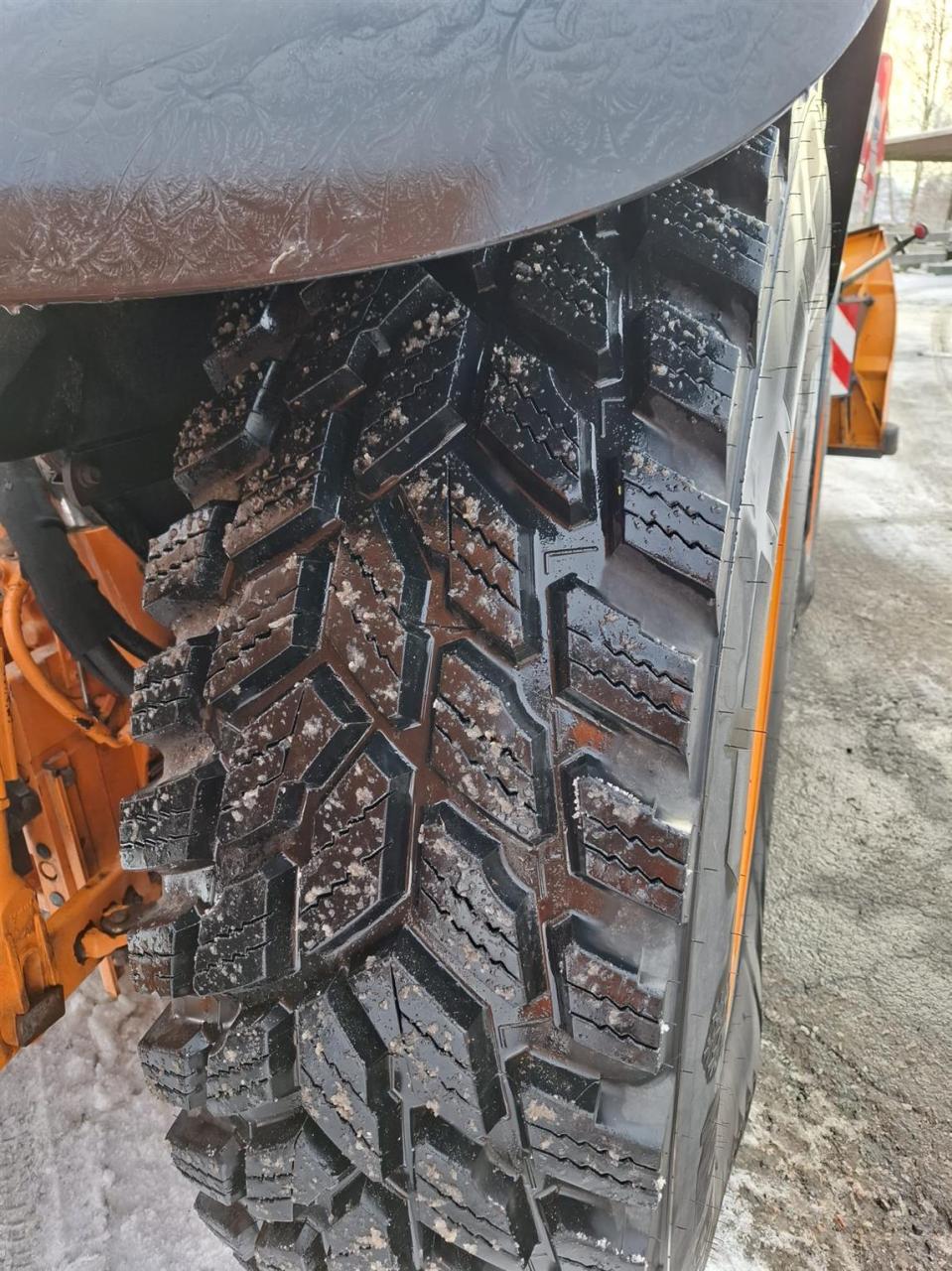 John Deere 6120M Kommunal Inside