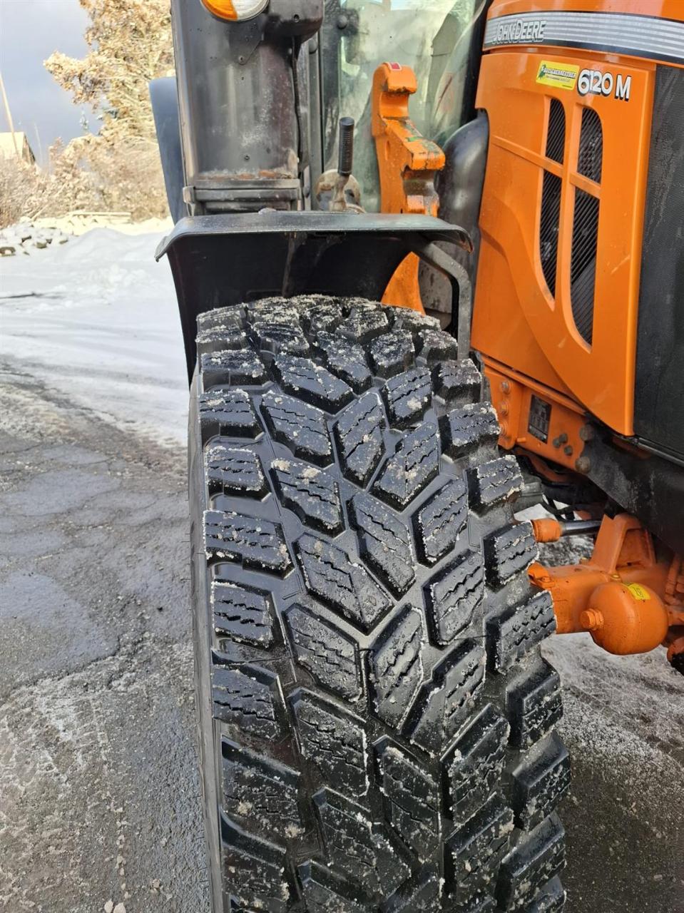 John Deere 6120M Kommunal Above