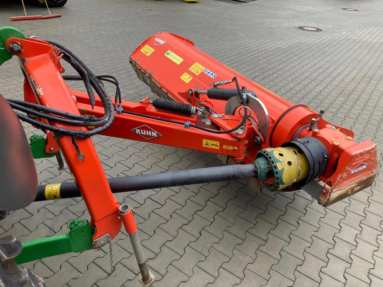 Kuhn TBES 262 Rear