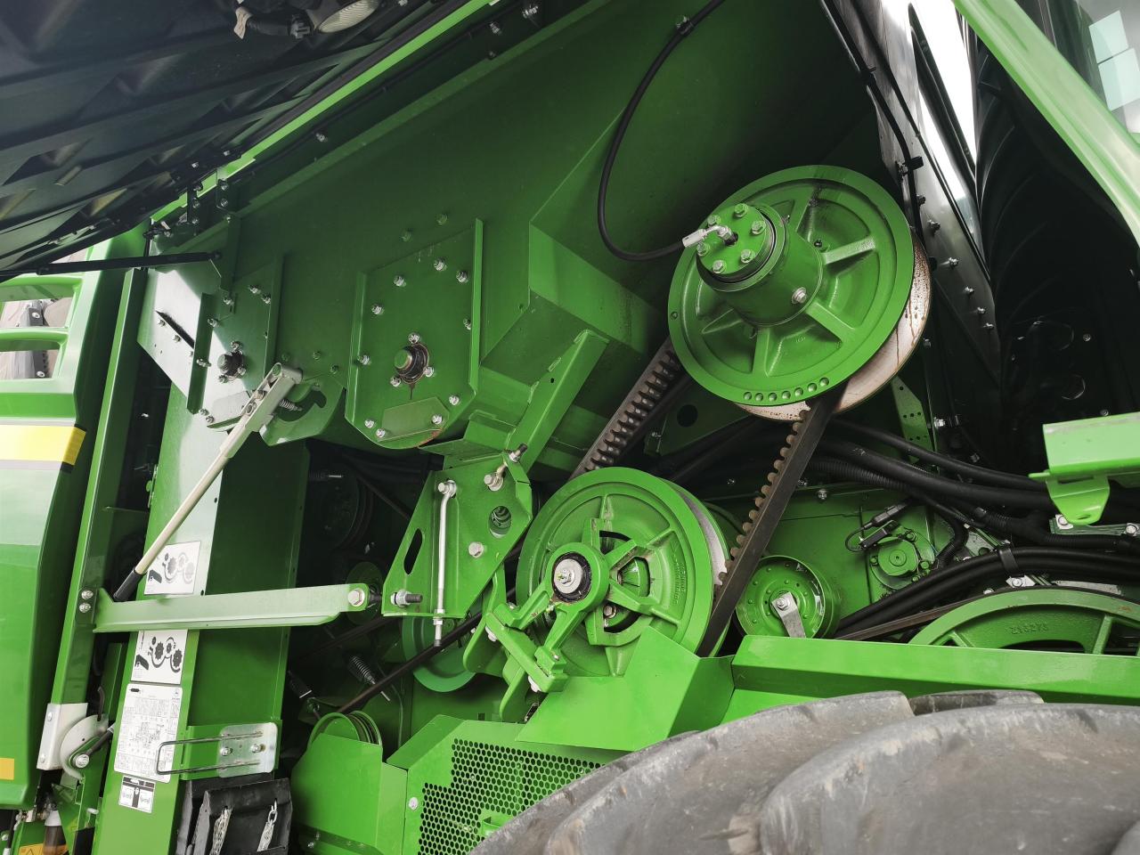 John Deere T670 HM ProDrive Inside