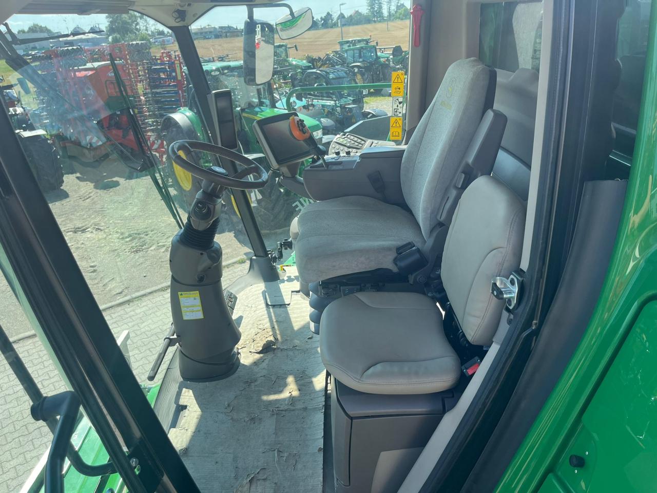 John Deere T670i HM Left