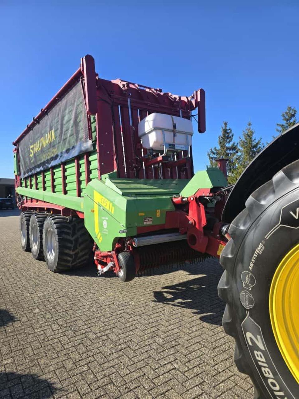 Strautmann Giga-Vitesse CFS 4402 DO Front