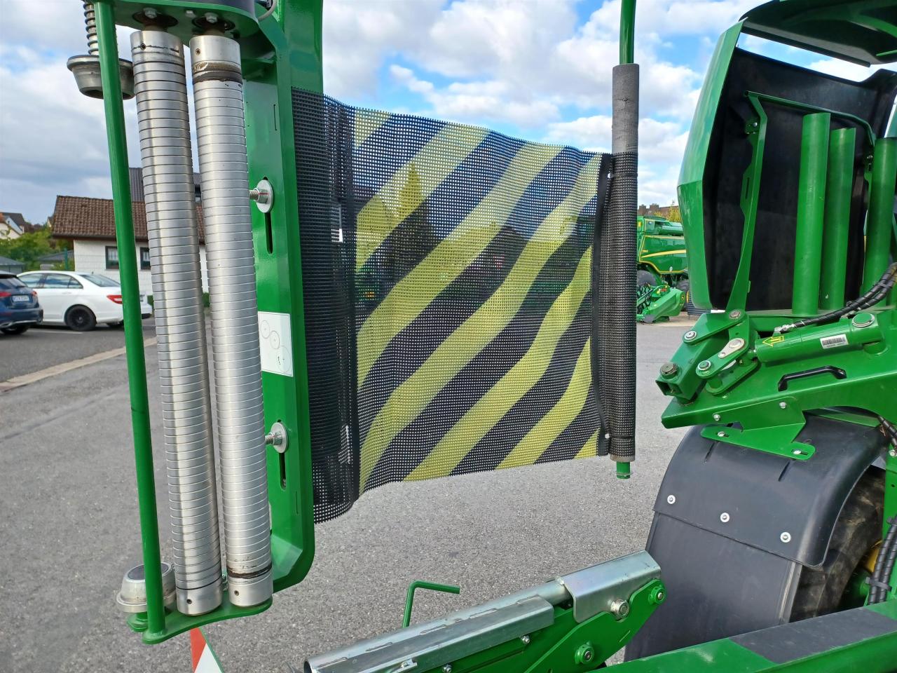 John Deere C441R Front