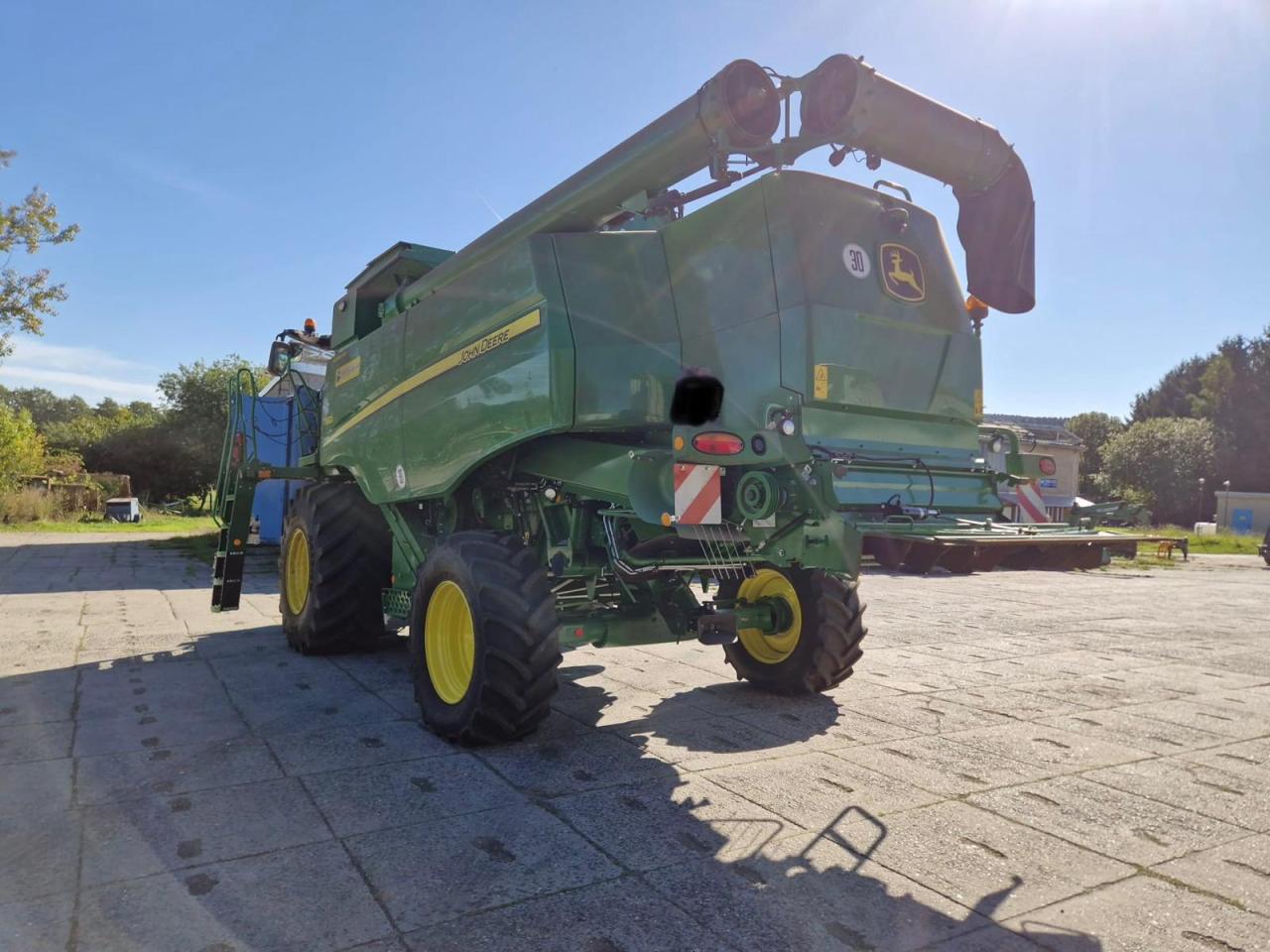 John Deere T560 HM Front