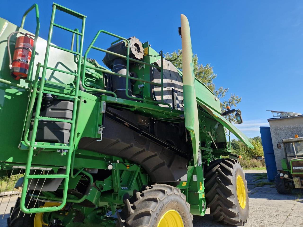 John Deere T560 HM Inside