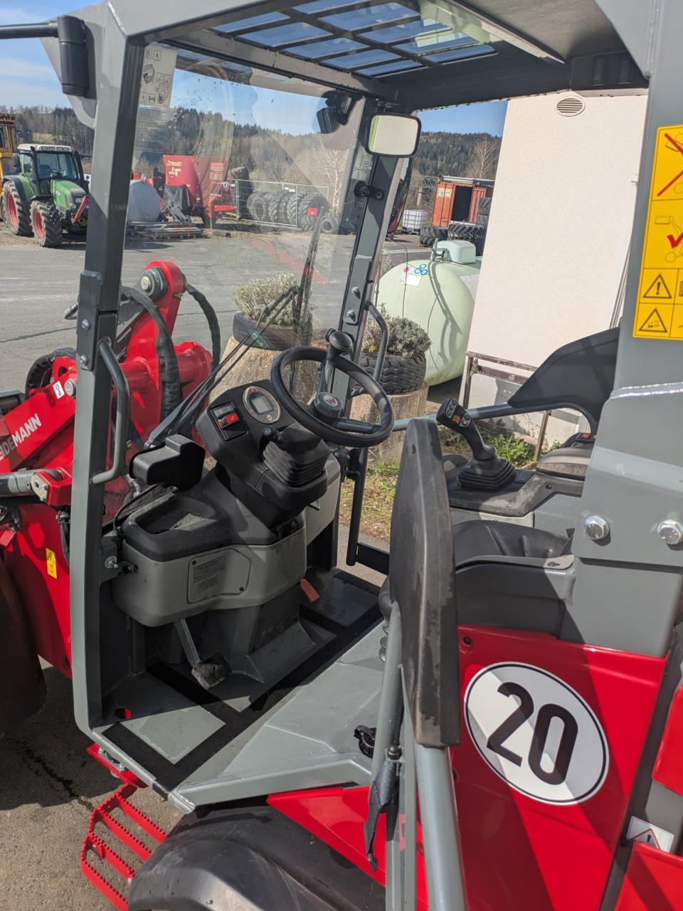 Weidemann 1390 Inside