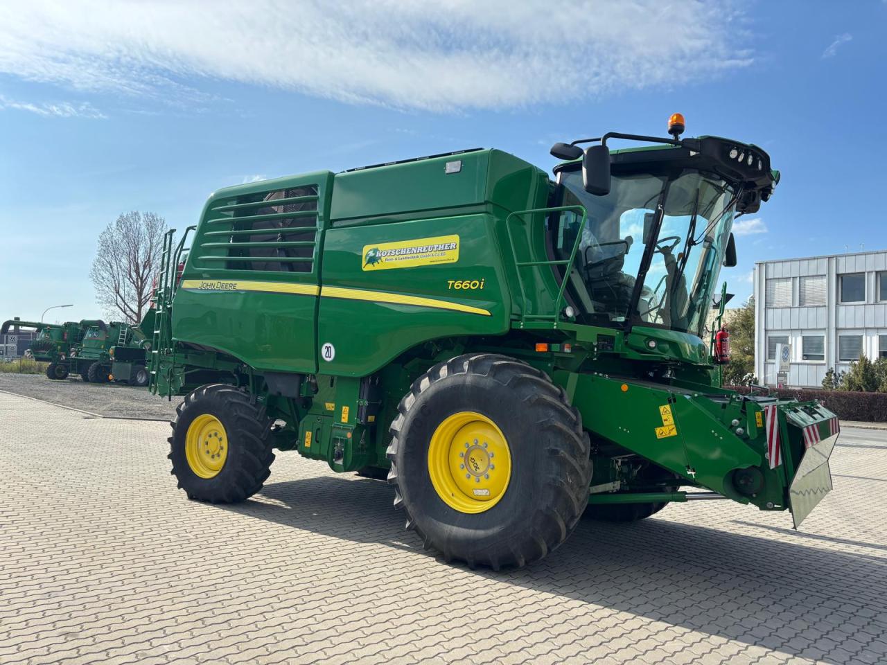 John Deere T660i Left