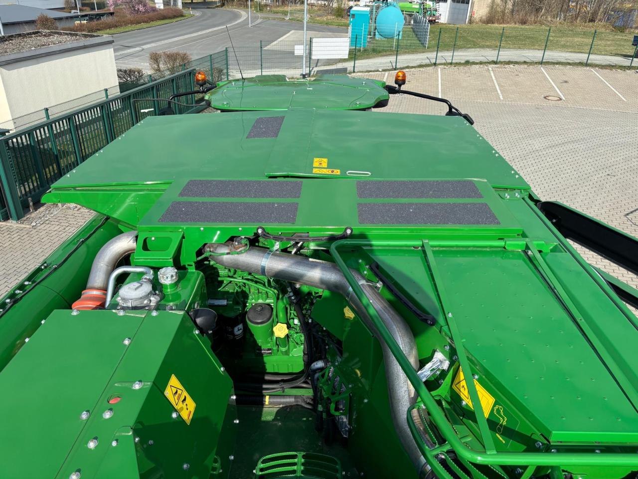 John Deere T660i Front