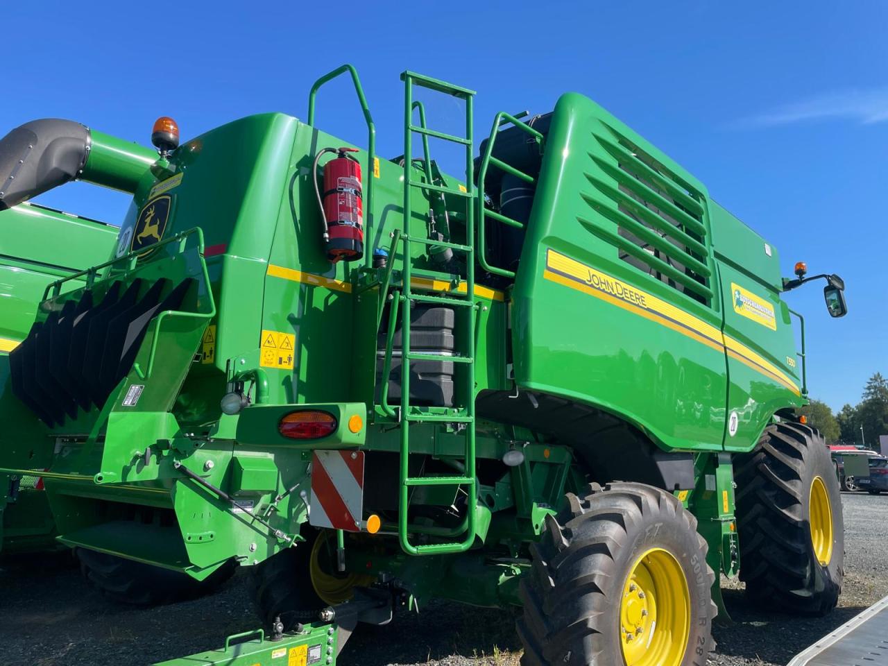 John Deere T550 Front