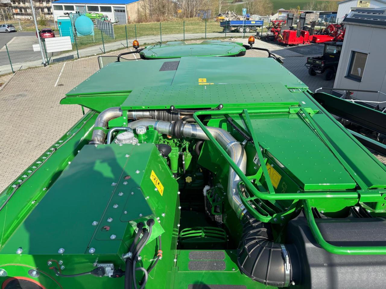 John Deere T550 Front