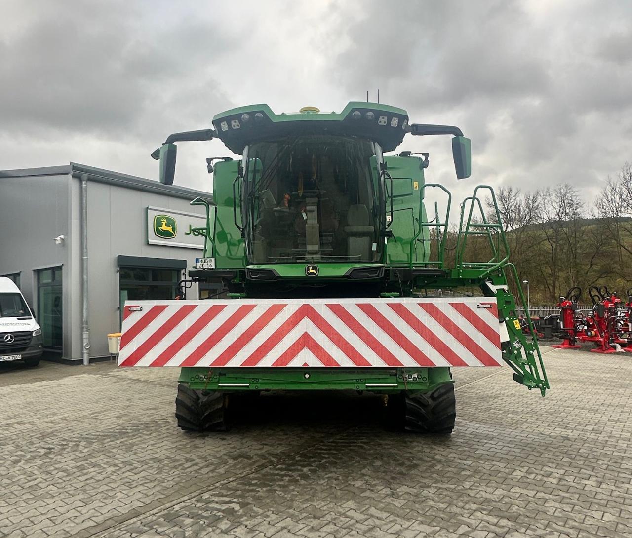 John Deere X9 - 1000 Front