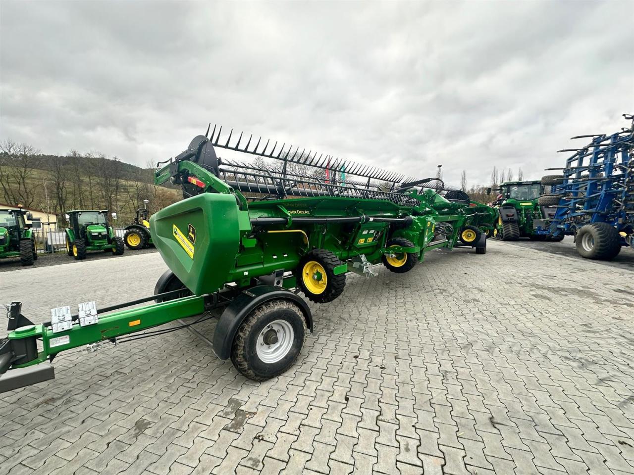 John Deere X9 - 1000 Front