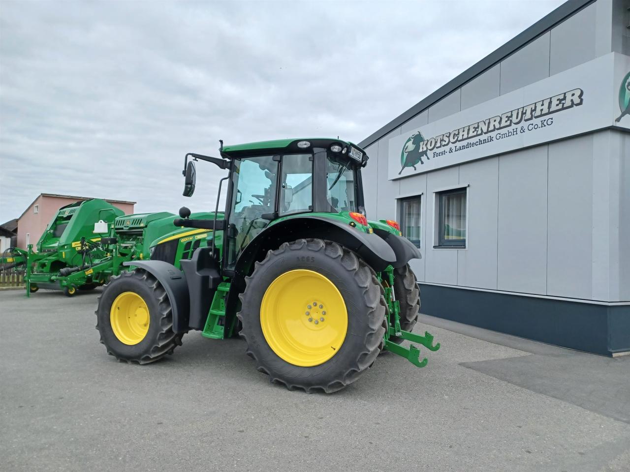 John Deere 6120M Front