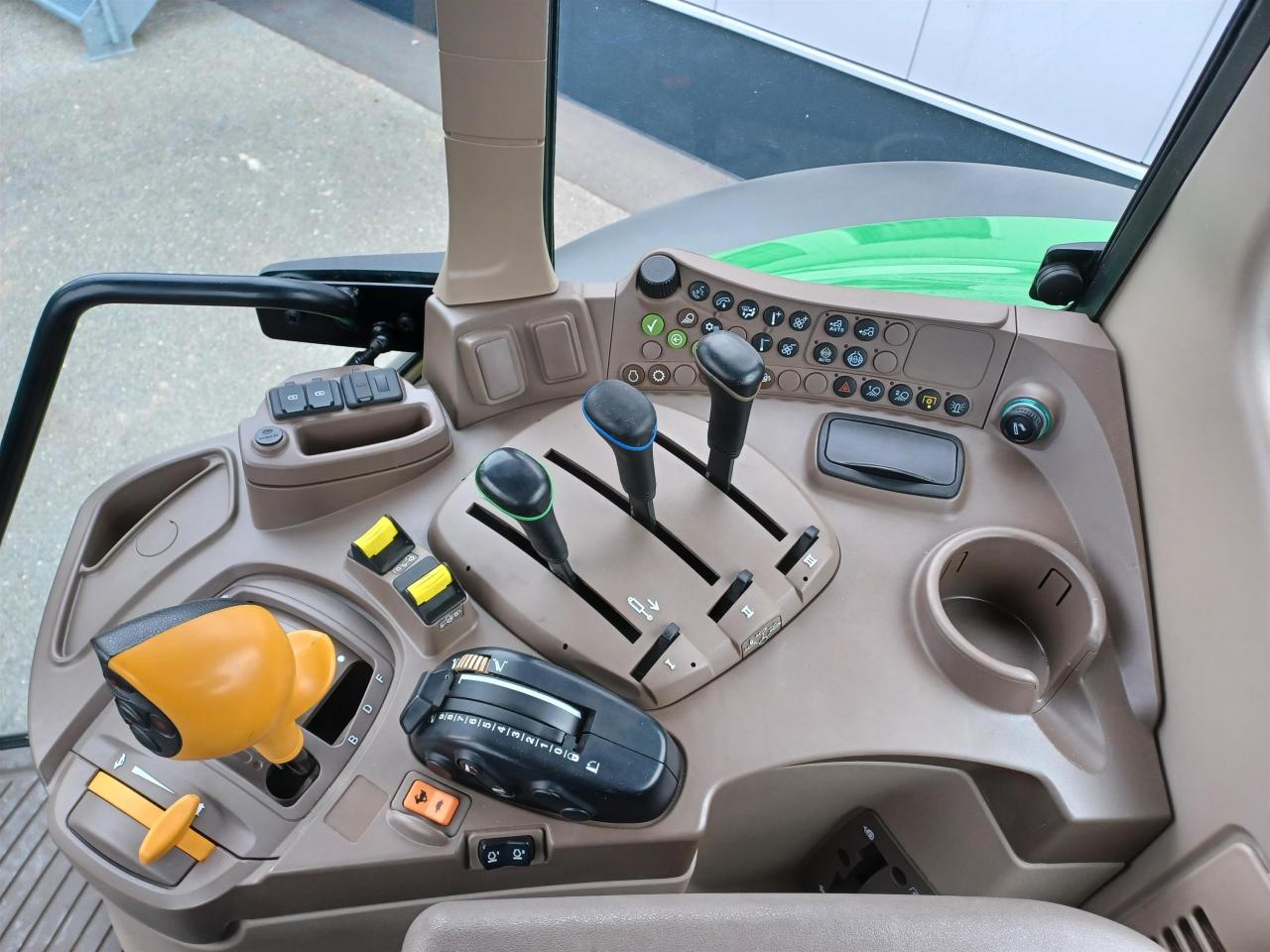 John Deere 6120M Rear