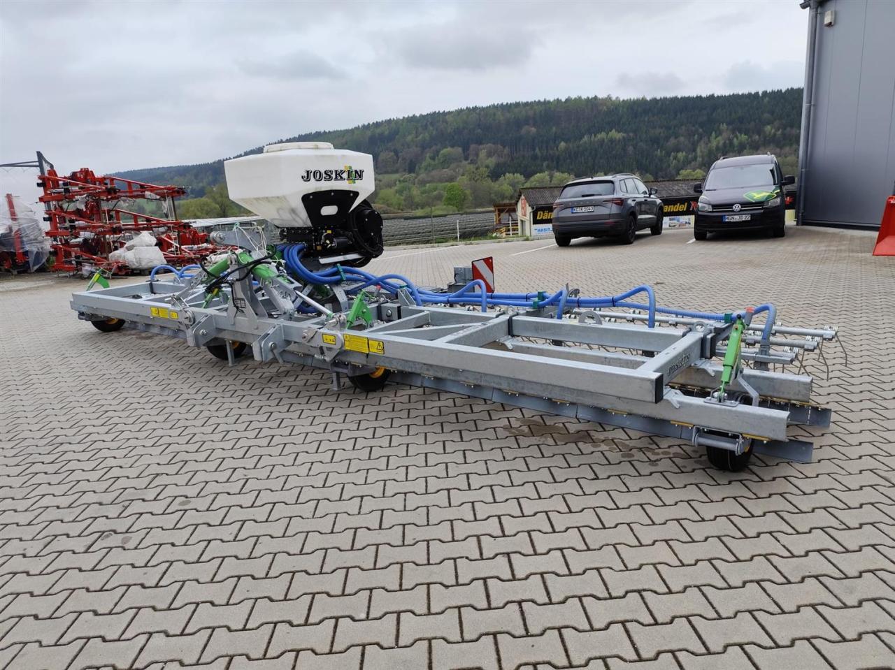 Joskin SCARIFLEX 720 R5S3 mit Sämaschine Front