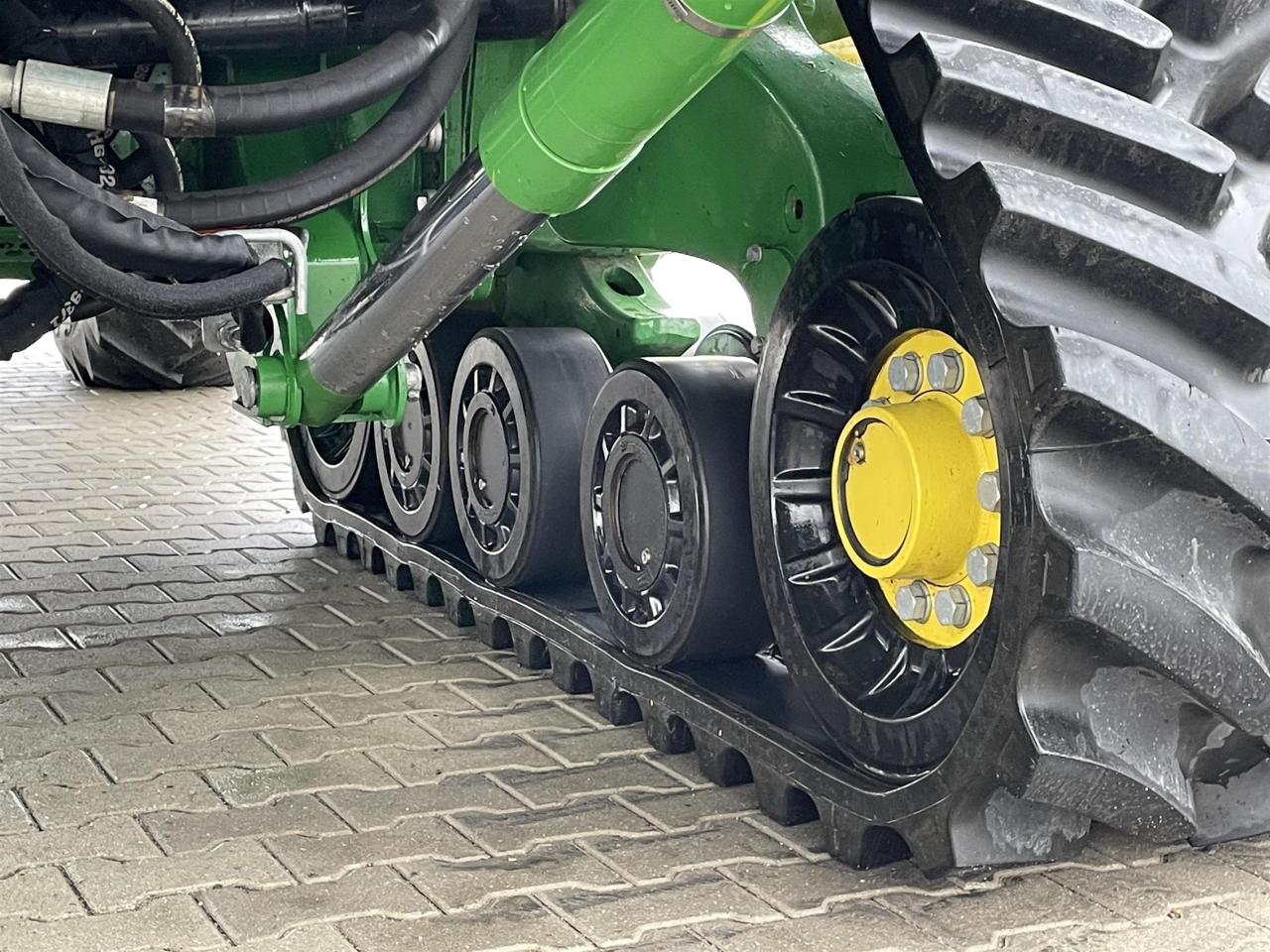 John Deere X9 - 1100 Rear