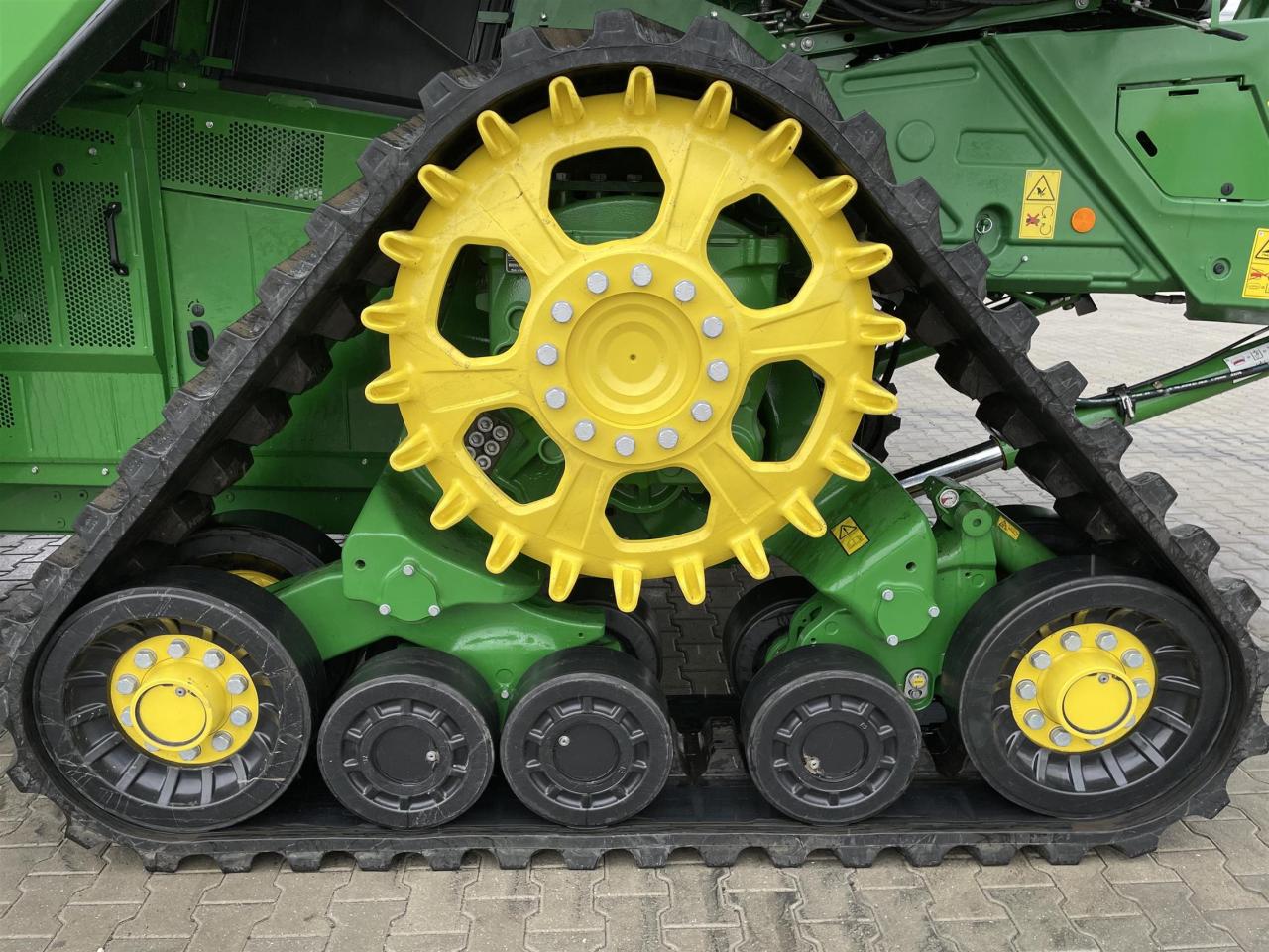 John Deere X9 - 1100 Rear