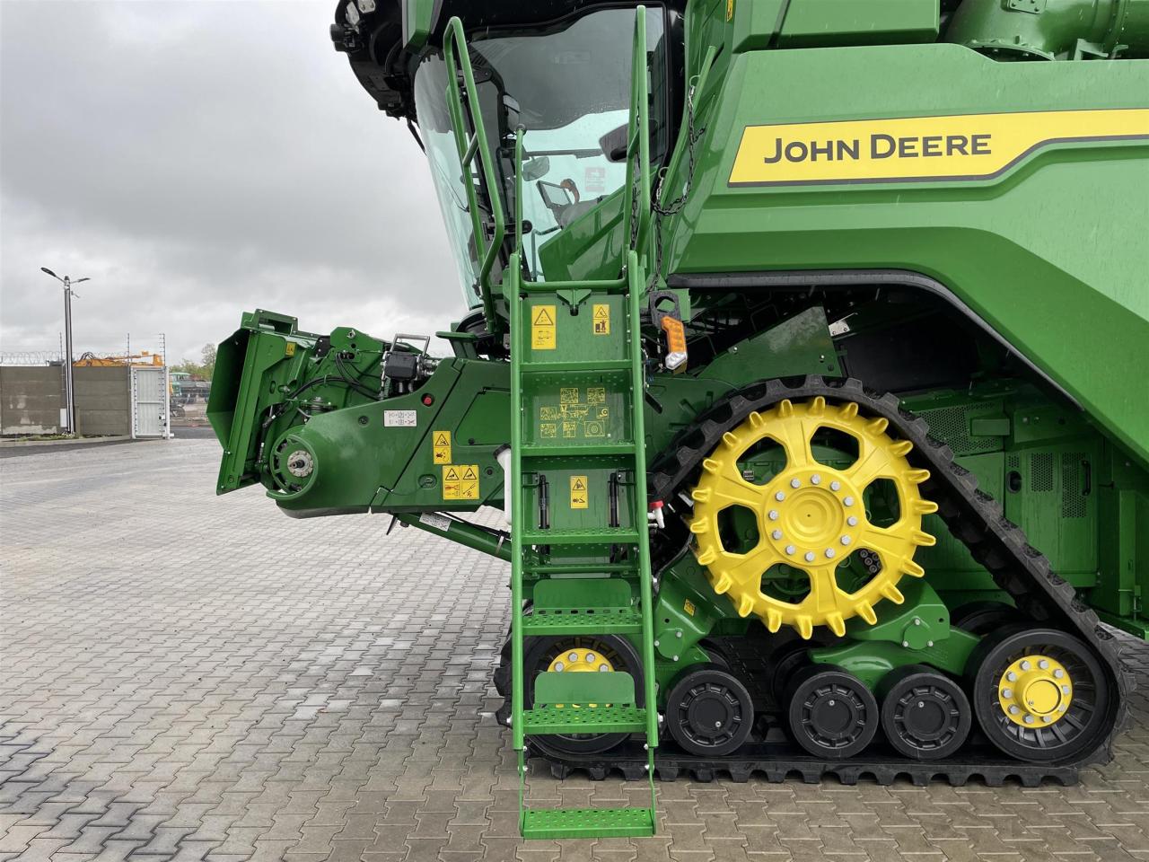 John Deere X9 - 1100 Rear