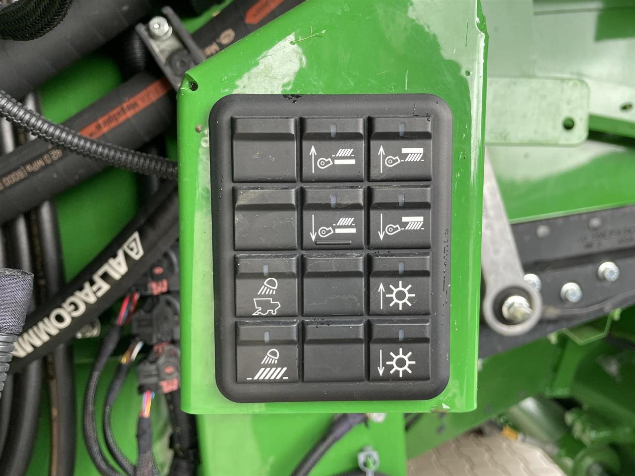John Deere X9 - 1100 Rear