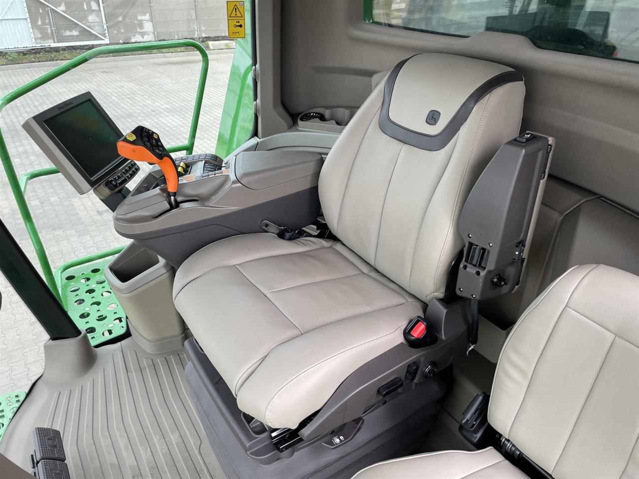 John Deere X9 - 1100 Rear