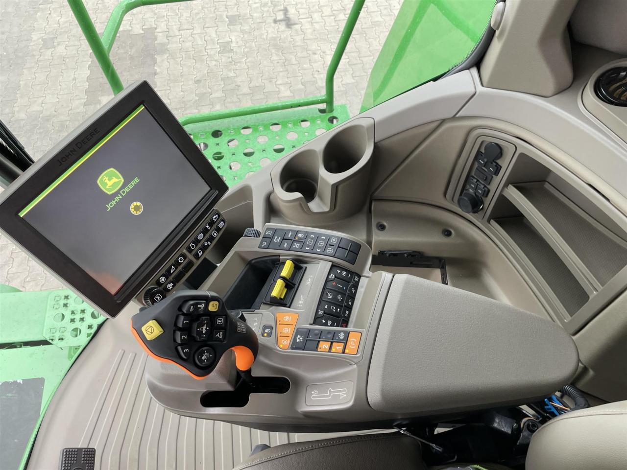 John Deere X9 - 1100 Rear