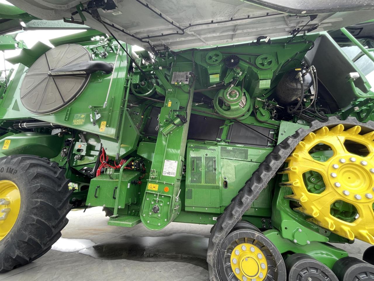 John Deere X9 - 1100 Rear