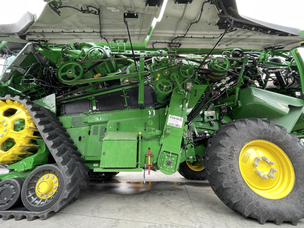 John Deere X9 - 1100 Rear