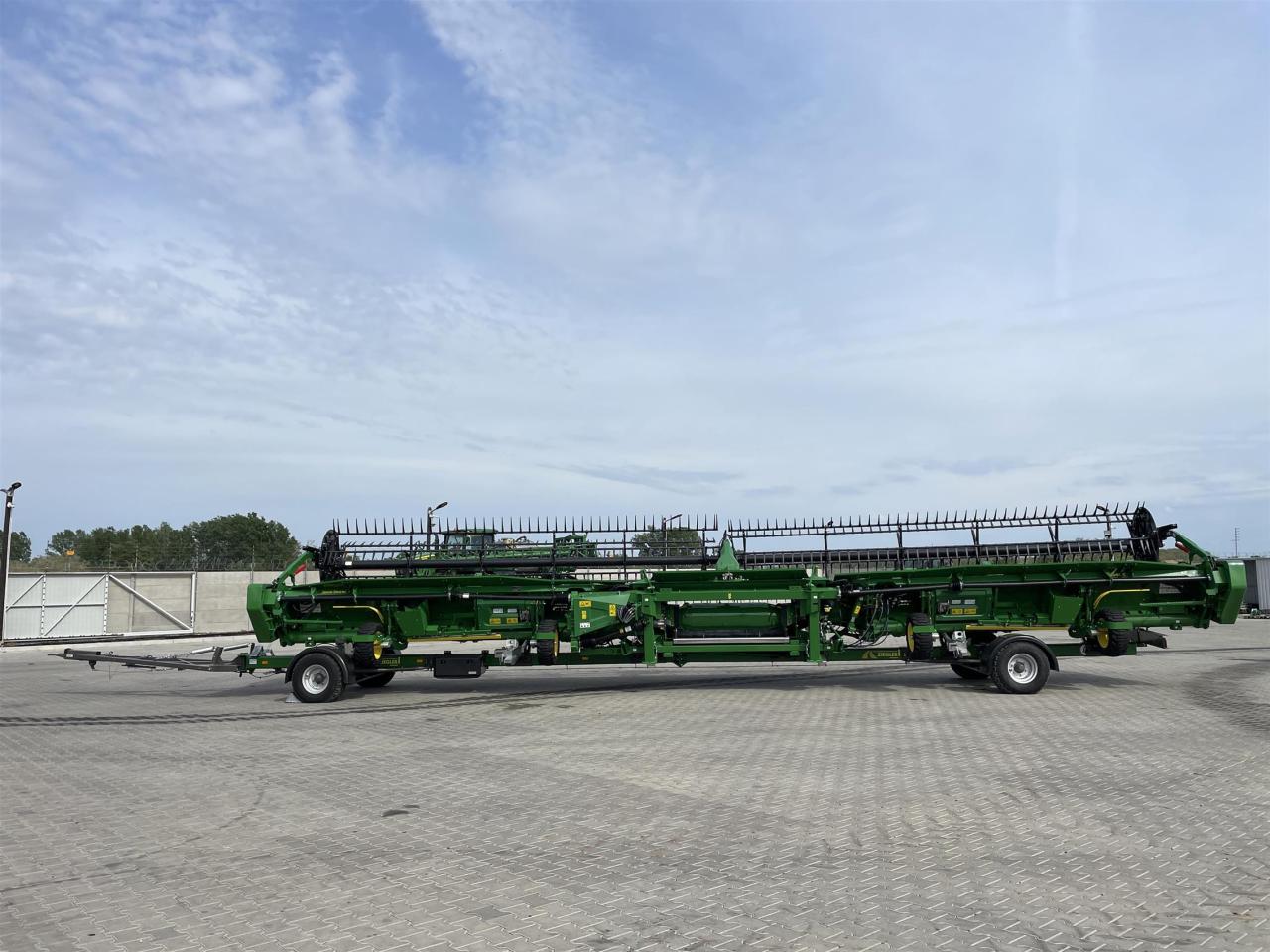 John Deere X9 - 1100 Rear