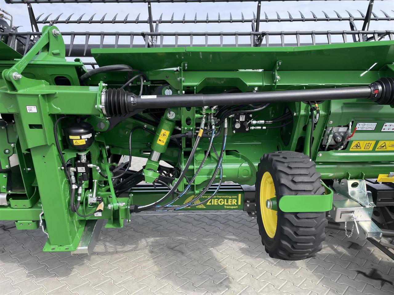 John Deere X9 - 1100 Rear