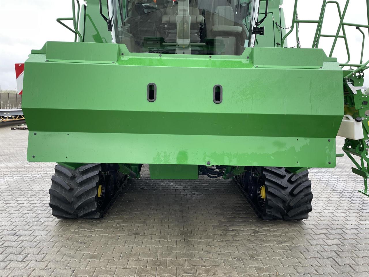 John Deere X9 - 1100 Front