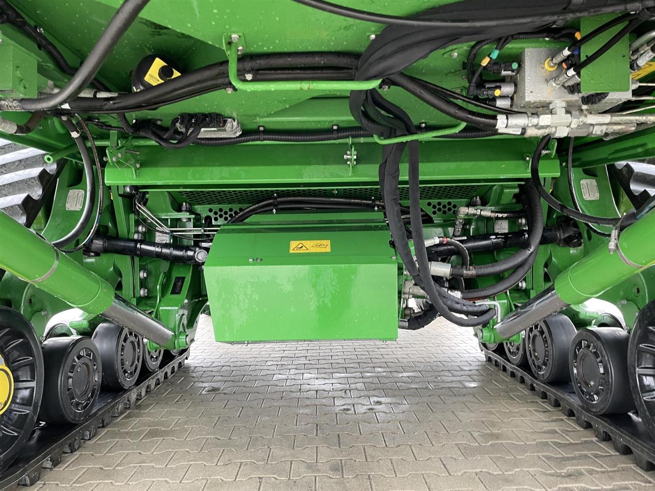 John Deere X9 - 1100 Rear
