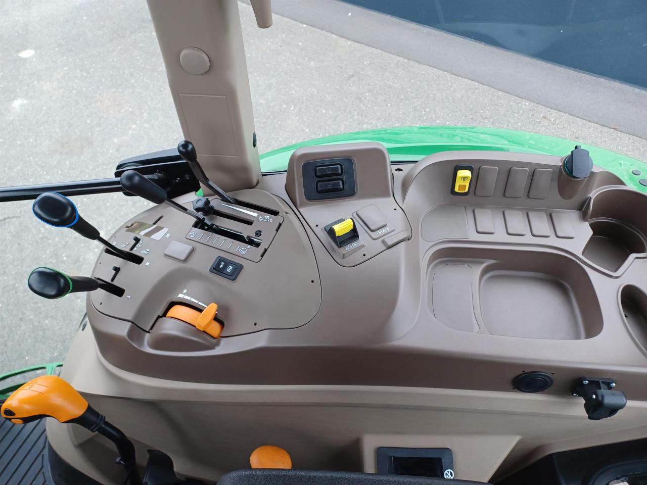 John Deere 5058E Rear