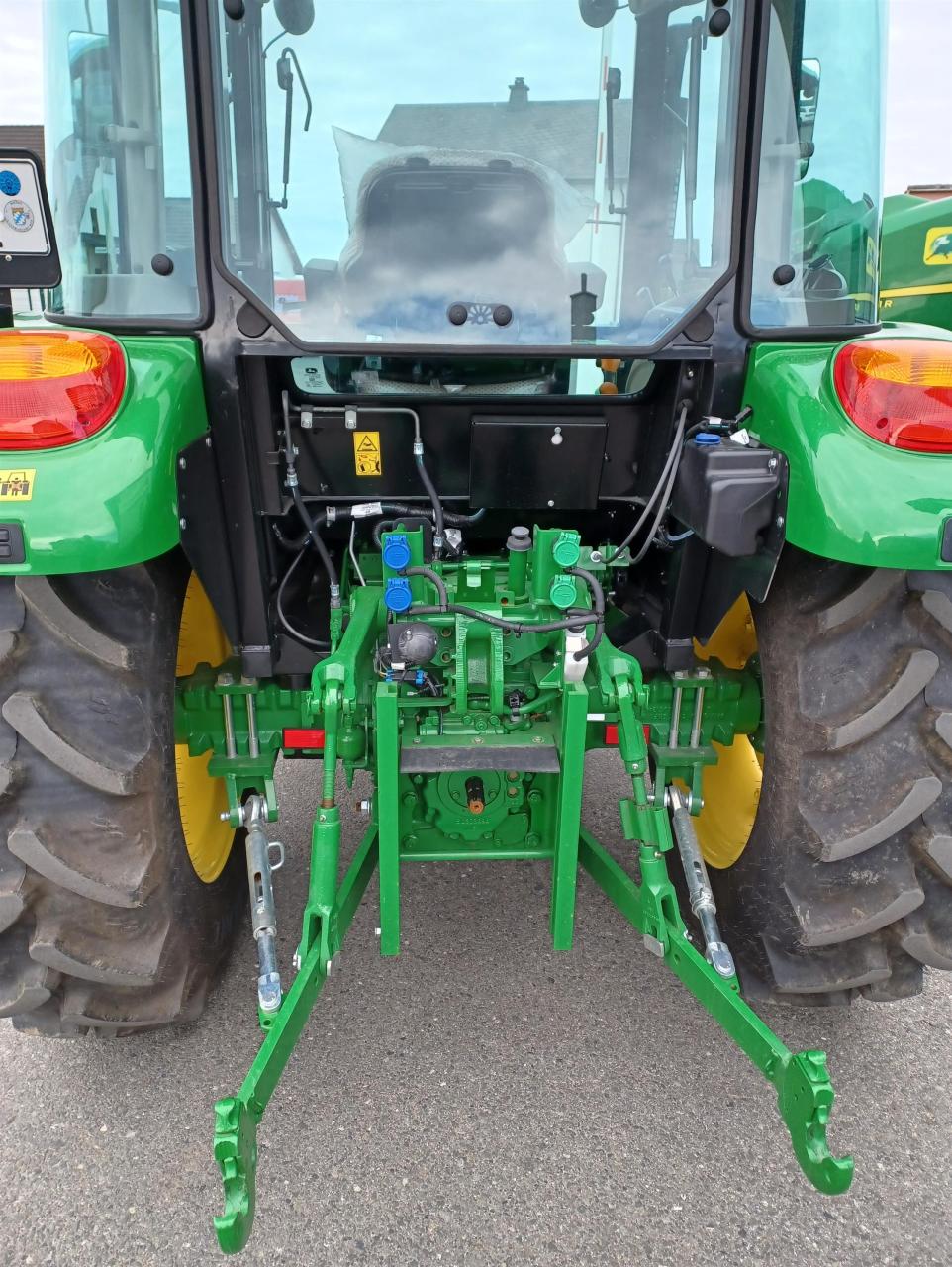 John Deere 5058E Above