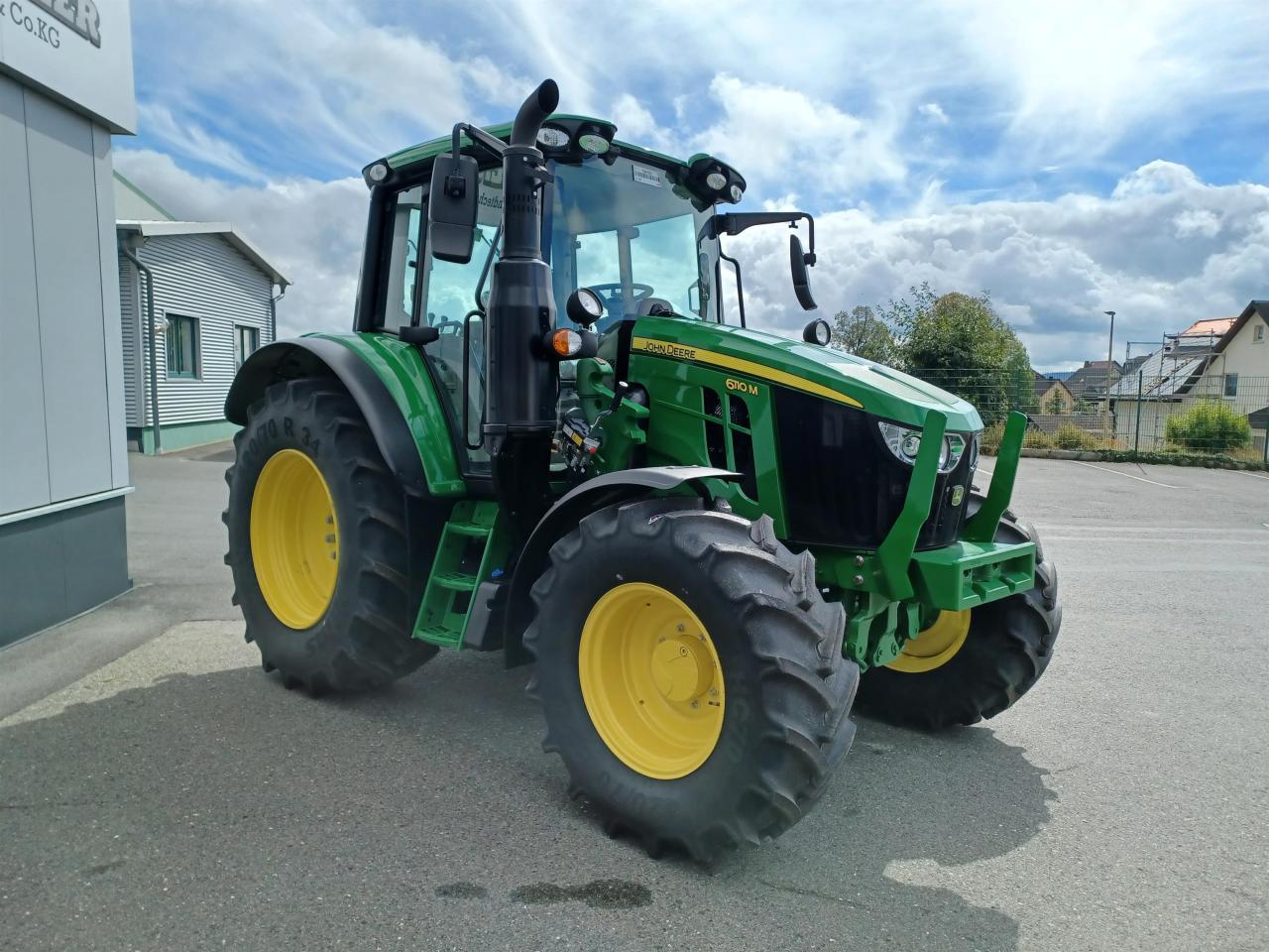 John Deere 6110M Front