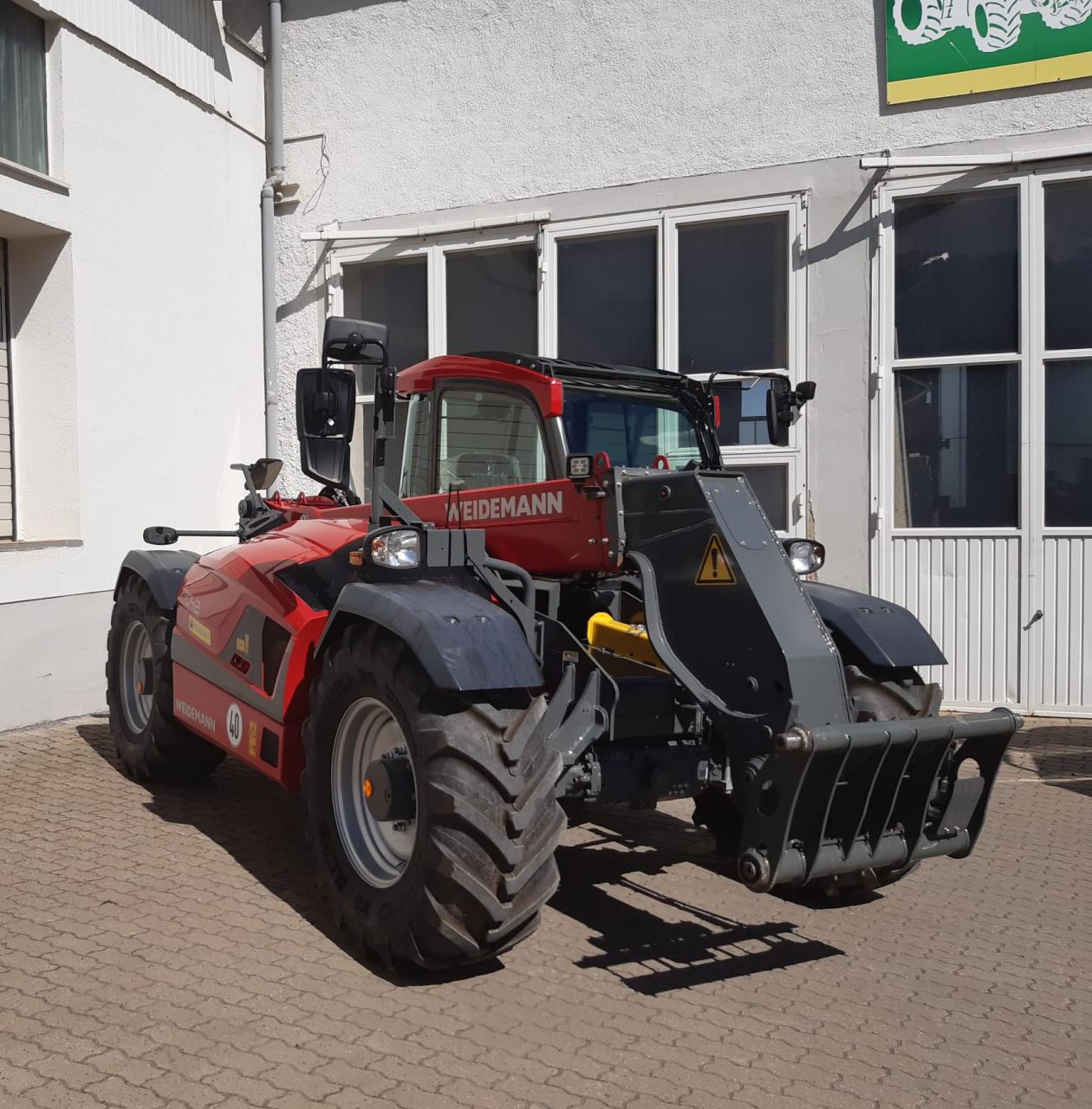 Weidemann T7042 Front