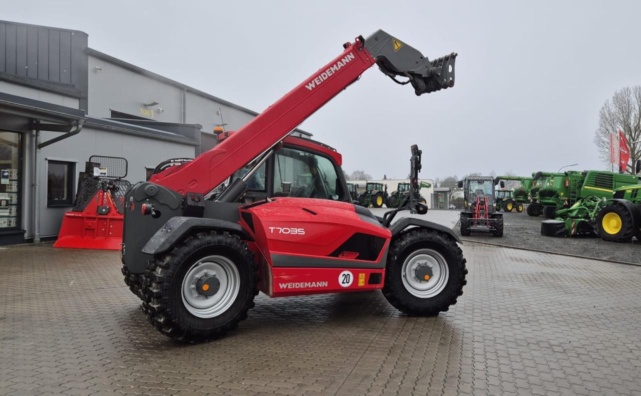 Weidemann T7035 Rear