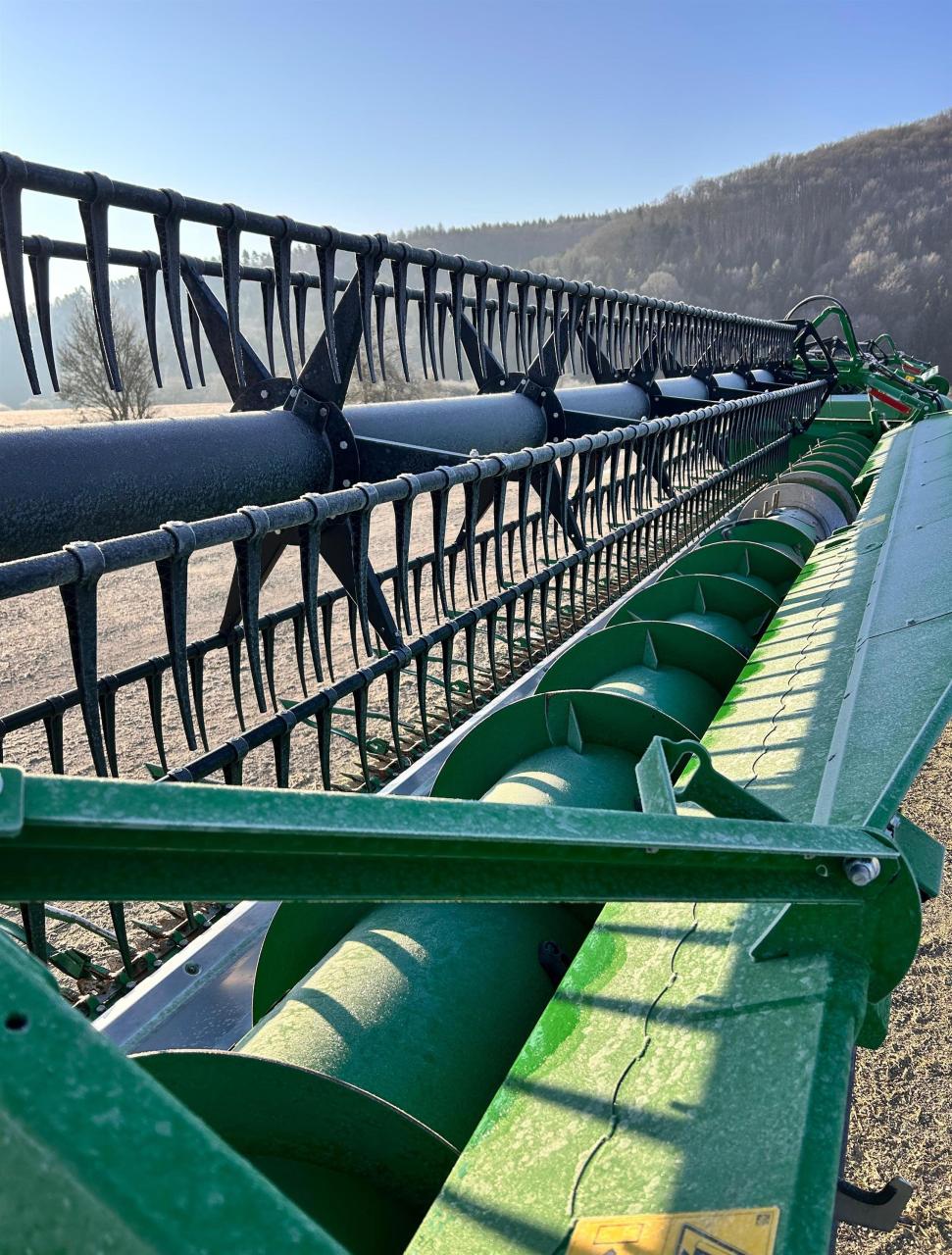 John Deere T670i Front
