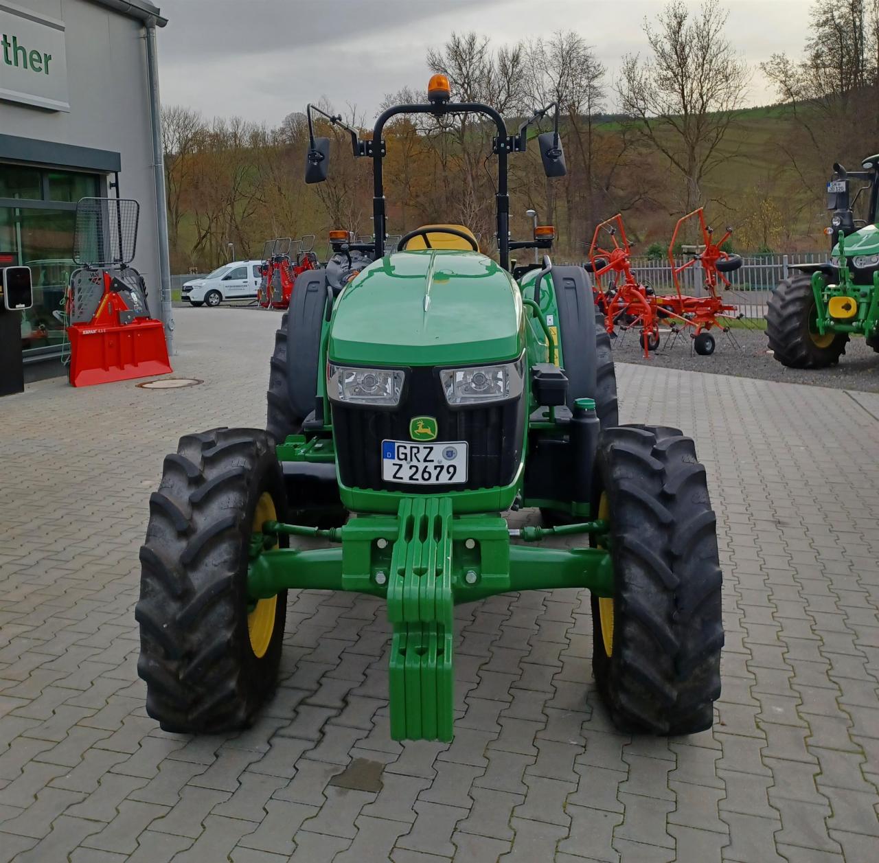 John Deere 5050E Front