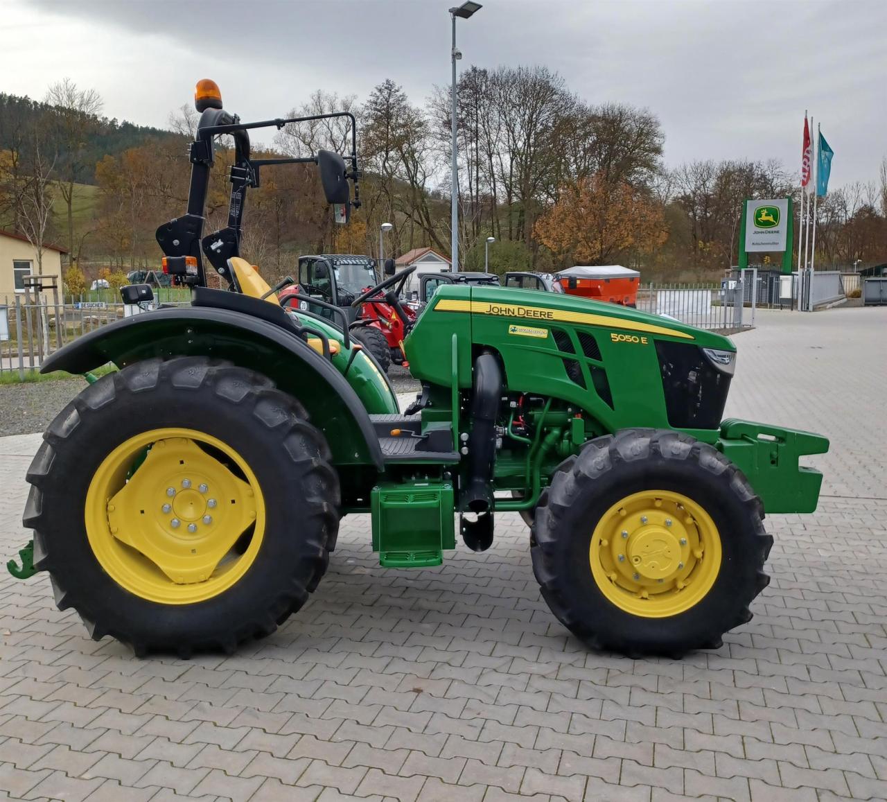 John Deere 5050E Right